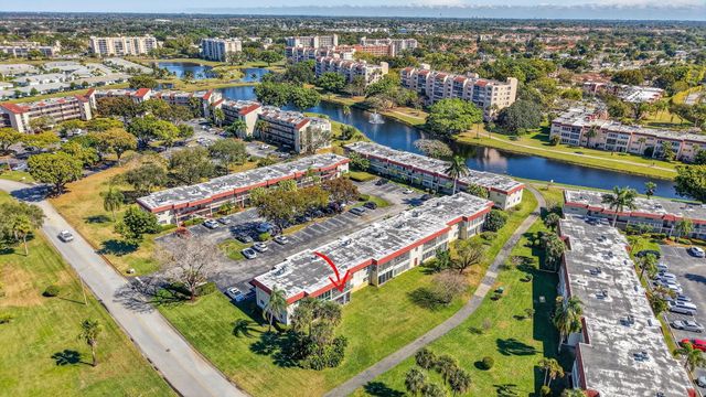 33 Abbey Lane 207, Delray Beach, FL 33446