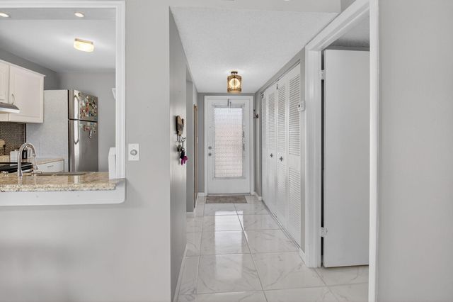 33 Abbey Lane 207, Delray Beach, FL 33446