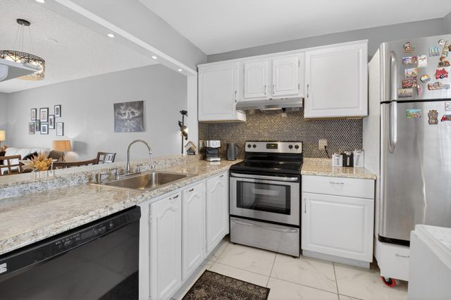 33 Abbey Lane 207, Delray Beach, FL 33446