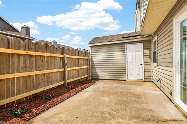 131 Seaside LN, Virginia Beach, VA 23462