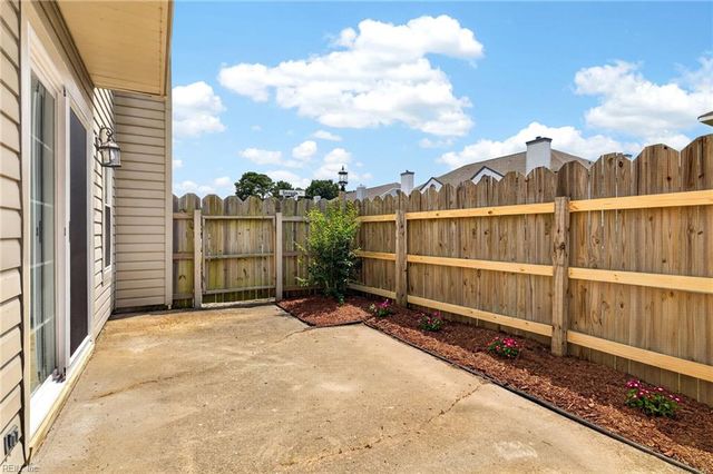 131 Seaside LN, Virginia Beach, VA 23462