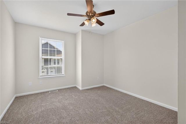131 Seaside LN, Virginia Beach, VA 23462