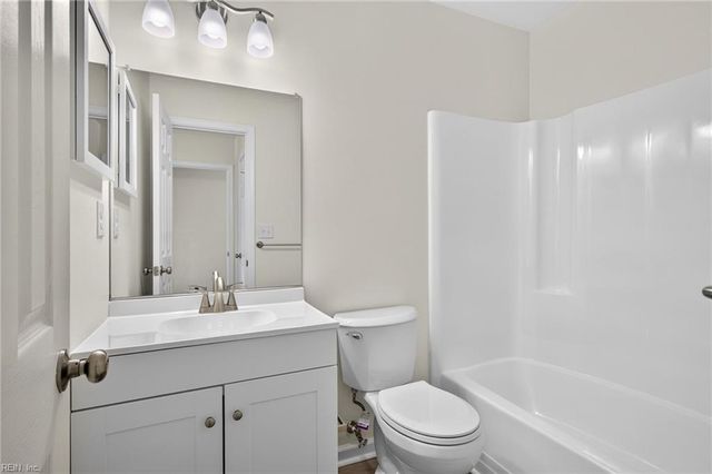 131 Seaside LN, Virginia Beach, VA 23462