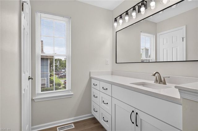131 Seaside LN, Virginia Beach, VA 23462