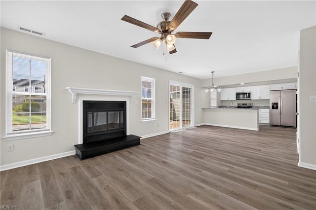 131 Seaside LN, Virginia Beach, VA 23462