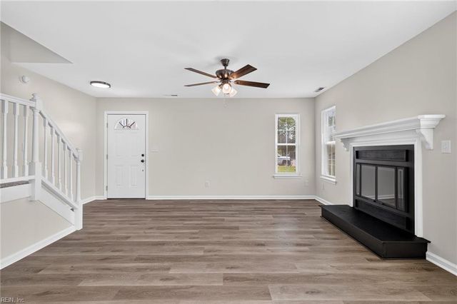 131 Seaside LN, Virginia Beach, VA 23462