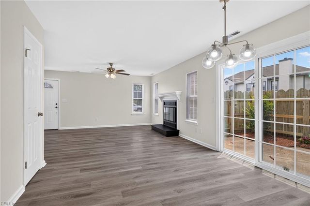 131 Seaside LN, Virginia Beach, VA 23462