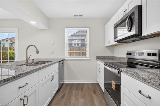 131 Seaside LN, Virginia Beach, VA 23462