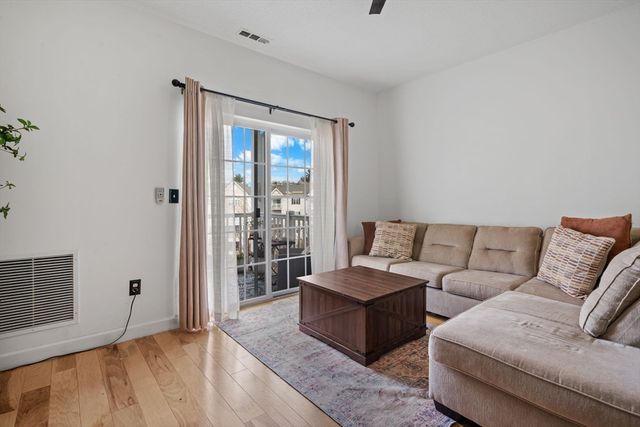 21 Hampshire 412, Methuen, MA 01844