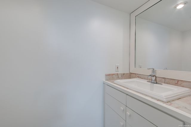 122 E Terra Alta Dr Apt 22, San Antonio, TX 78209