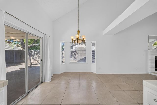 1813 E Shea Drive, Fresno, CA 93720