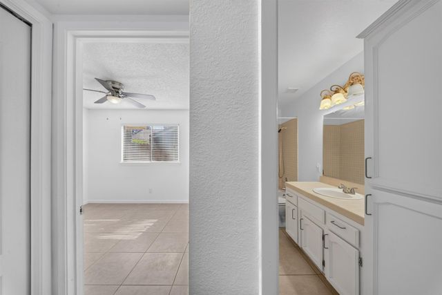 1813 E Shea Drive, Fresno, CA 93720