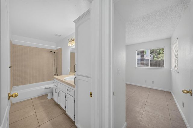 1813 E Shea Drive, Fresno, CA 93720