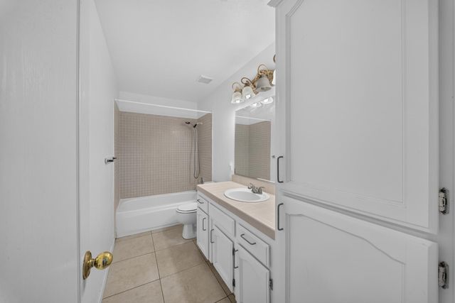 1813 E Shea Drive, Fresno, CA 93720