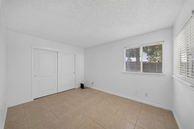 1813 E Shea Drive, Fresno, CA 93720
