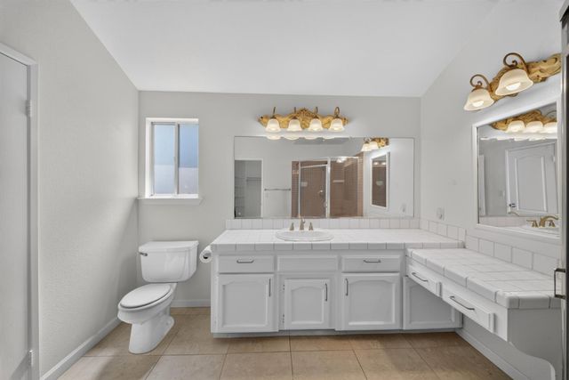 1813 E Shea Drive, Fresno, CA 93720