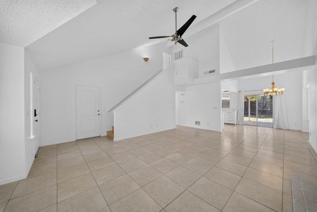 1813 E Shea Drive, Fresno, CA 93720