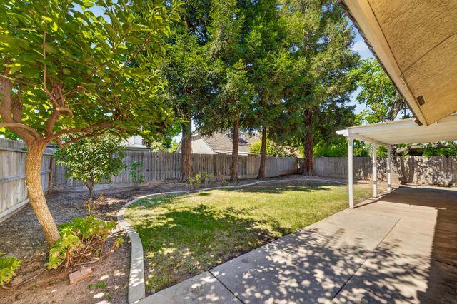 1813 E Shea Drive, Fresno, CA 93720