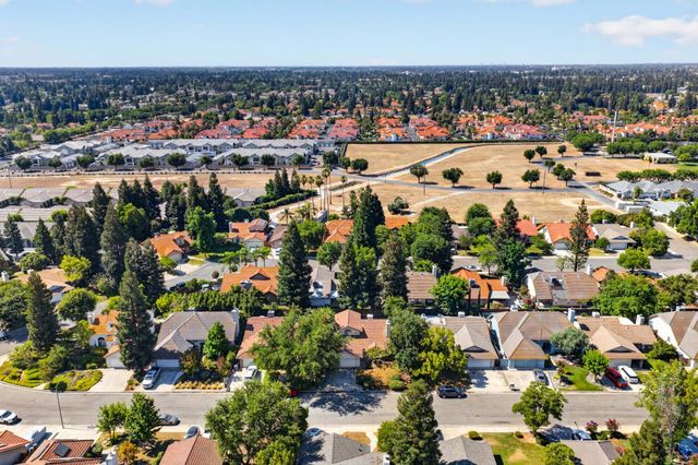1813 E Shea Drive, Fresno, CA 93720