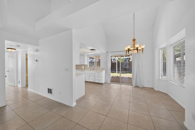 1813 E Shea Drive, Fresno, CA 93720