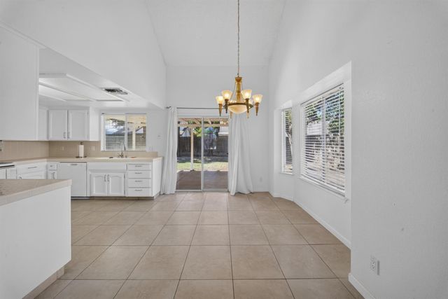 1813 E Shea Drive, Fresno, CA 93720