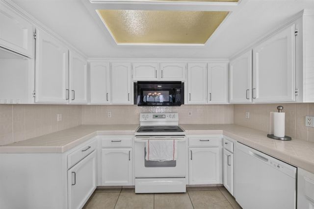 1813 E Shea Drive, Fresno, CA 93720