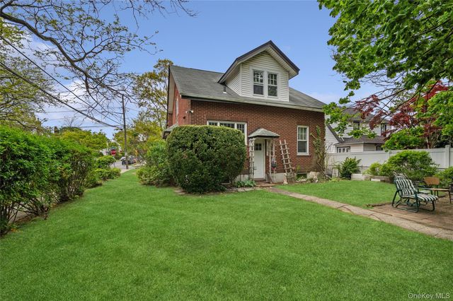 12 Harvard Avenue, Hewlett, NY 11557