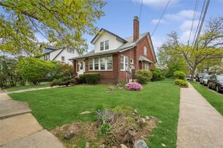 12 Harvard Avenue, Hewlett, NY 11557