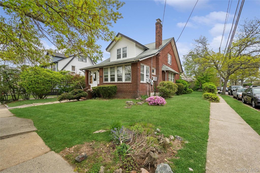 12 Harvard Avenue, Hewlett, NY 11557