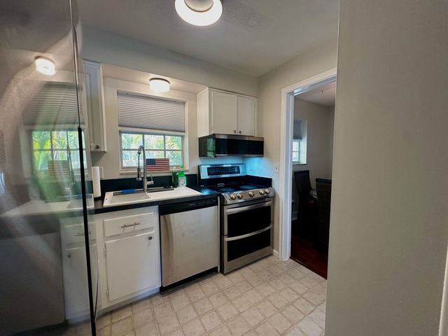 148 Yacht Club Drive 13, North Palm Beach, FL 33408