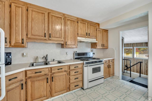 5725 S 4060 W, Kearns, UT 84118