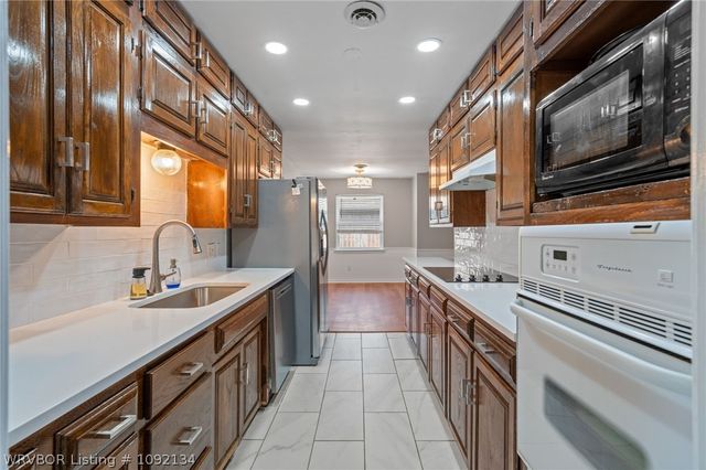 8925 Bryn Mawr Circle, Fort Smith, AR 72908