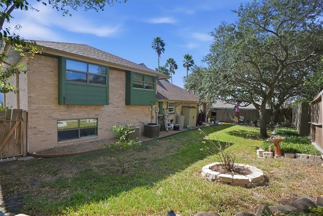 857 Cliff Dr, Portland, TX 78374