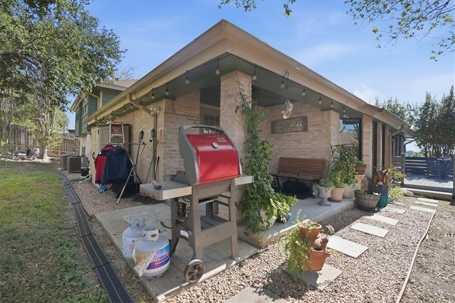 857 Cliff Dr, Portland, TX 78374