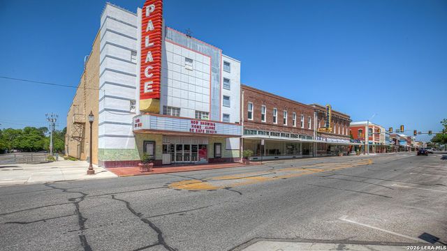 1005 PRINCE ALBERT, Seguin, TX 78155