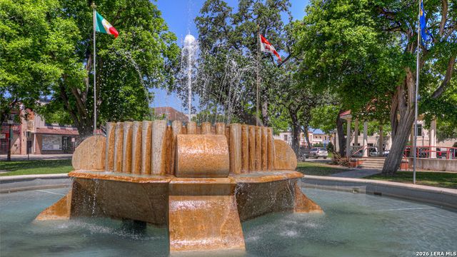 1005 PRINCE ALBERT, Seguin, TX 78155