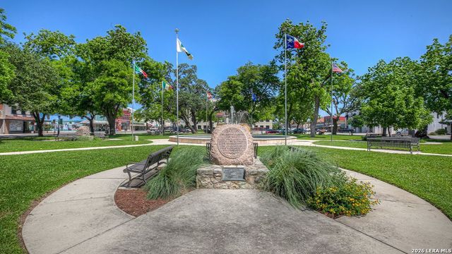 1005 PRINCE ALBERT, Seguin, TX 78155