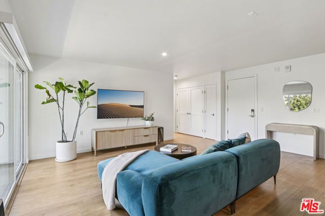 1422 Tamarind Avenue, Los Angeles, CA 90028