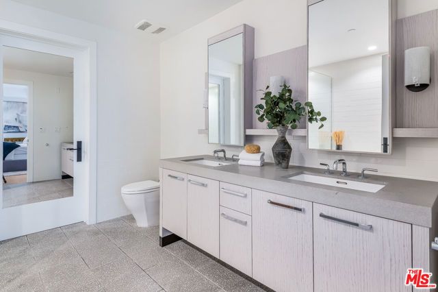 10777 Wilshire Boulevard 404, Los Angeles, CA 90024