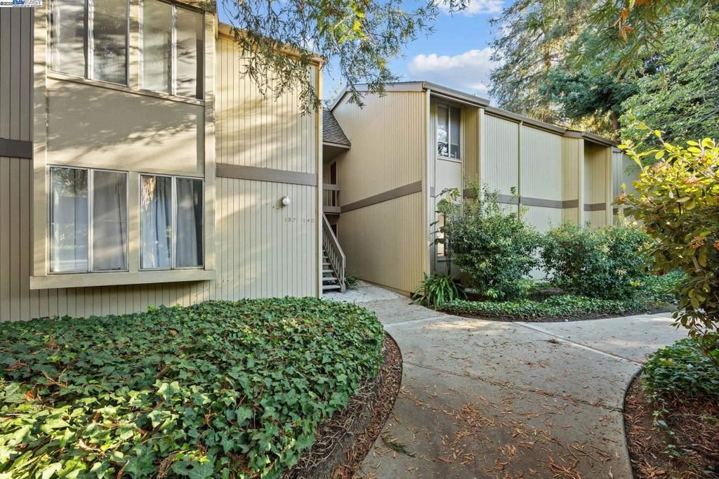 505 Cypress Point Drive 137, Mountain View, CA 94043