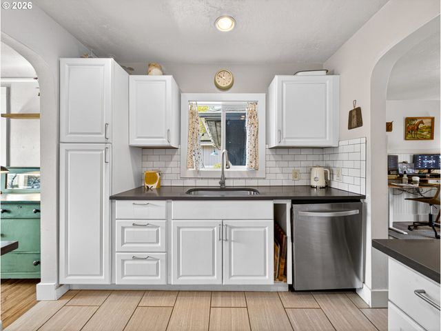 12507 Se KELLY St, Portland, OR 97236