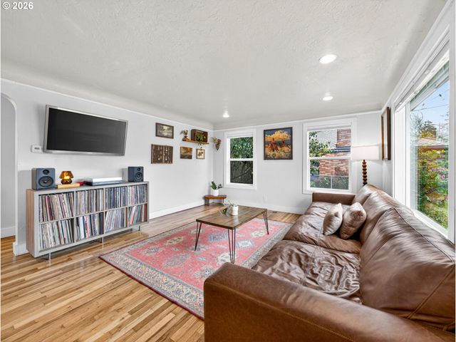 12507 Se KELLY St, Portland, OR 97236