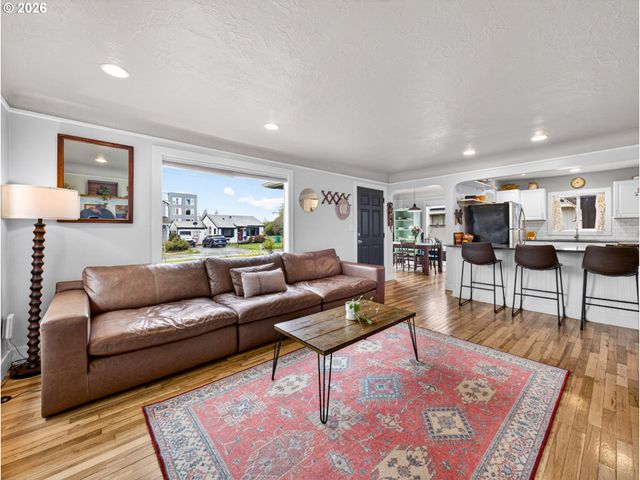 12507 Se KELLY St, Portland, OR 97236