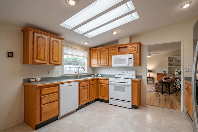 3 Revolution Dr, Dover, NH 03820