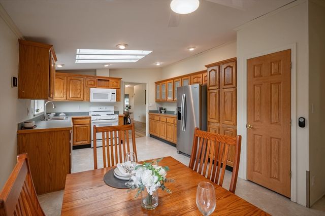 3 Revolution Dr, Dover, NH 03820