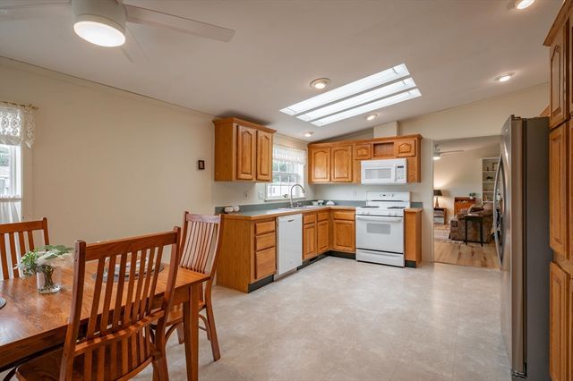3 Revolution Dr, Dover, NH 03820