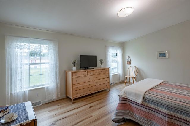 3 Revolution Dr, Dover, NH 03820