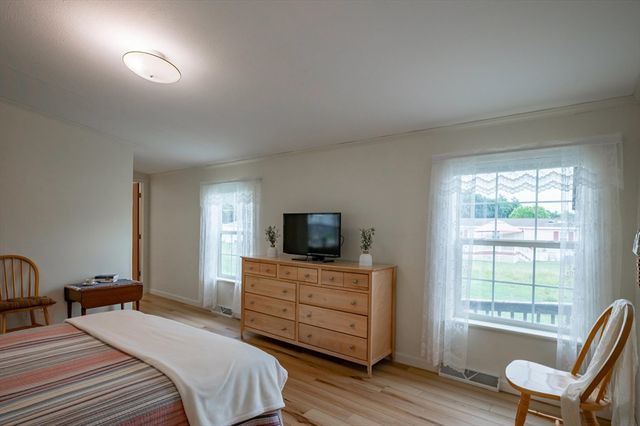 3 Revolution Dr, Dover, NH 03820