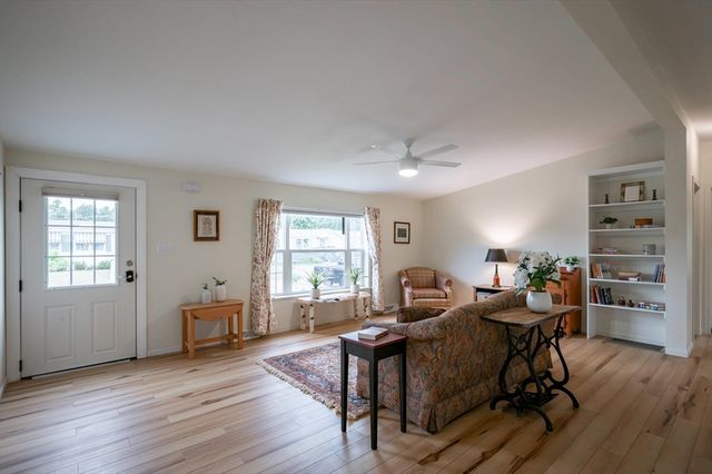 3 Revolution Dr, Dover, NH 03820