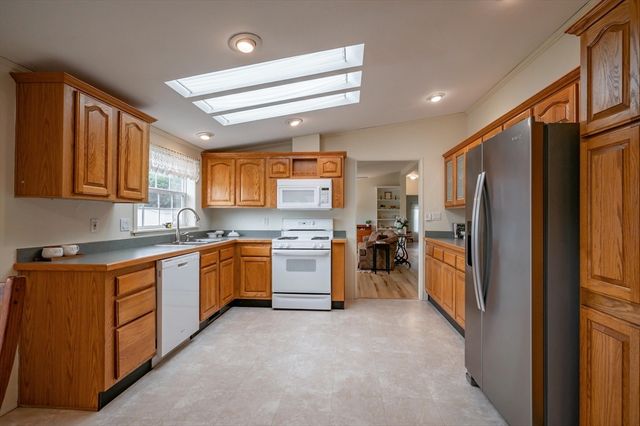 3 Revolution Dr, Dover, NH 03820